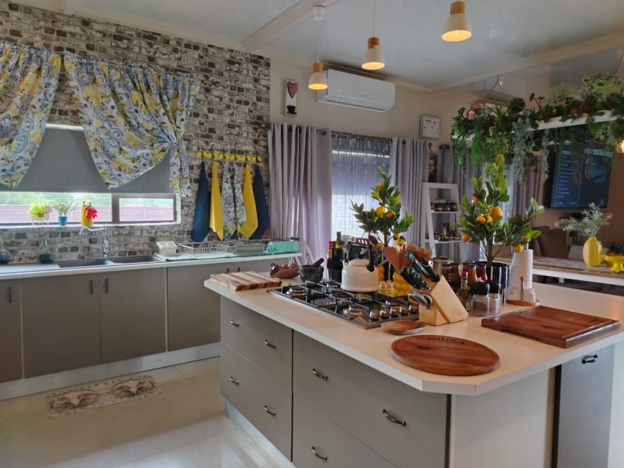 5 Bedroom Property for Sale in Mooinooi North West